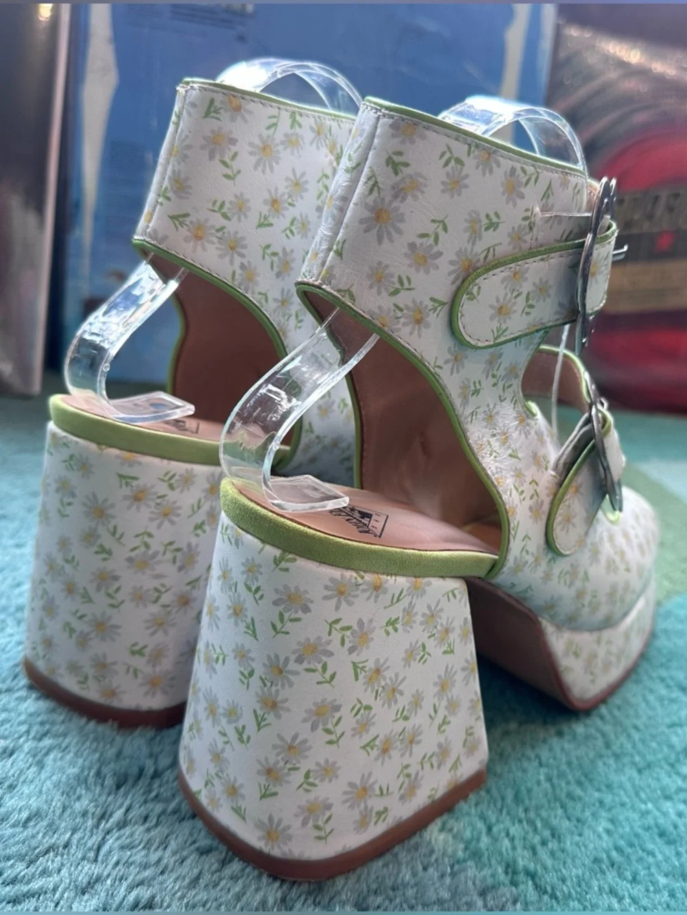 Fluevog NEARLY NEW Picnic Charleson white/green daisies buckle platform sandal-9 - Picture 6 of 16